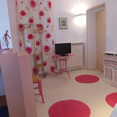 Oda ve Kahvaltı Mas Moise