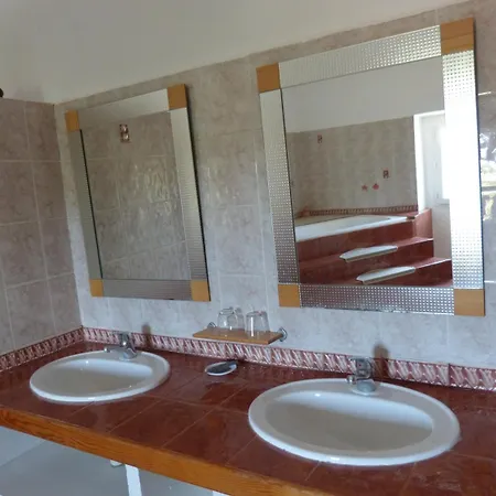 Oda ve Kahvaltı Mas Moise