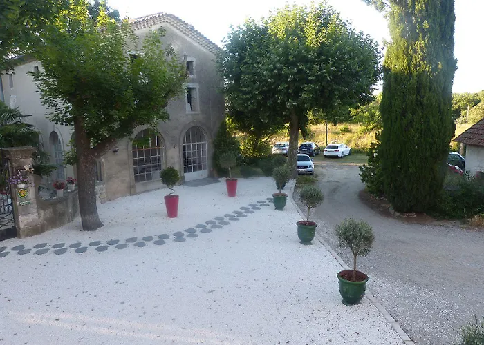 Couette-café Mas Moise 2*