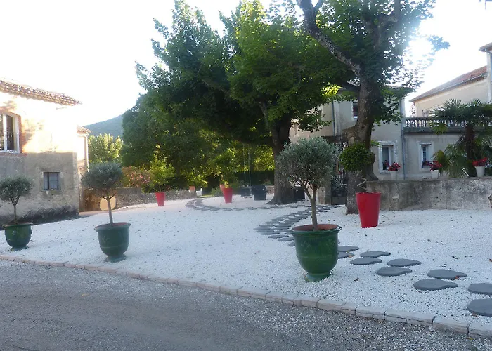 Couette-café Mas Moise 2*